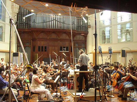 Nick Ingman dirigiendo a la Hollywood Studio Symphony, en las sesiones de grabacin de 'Finding Neverland'