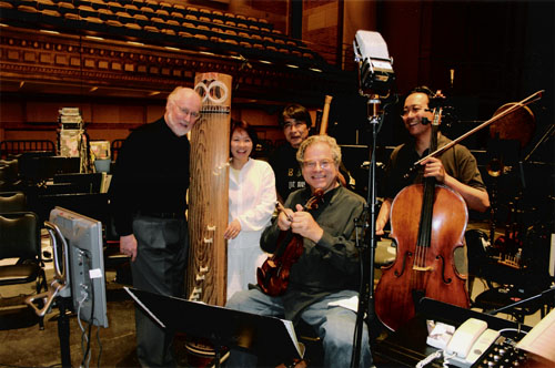 De izquierda a derecha: John Williams, Masayo Ishigure, Masakazu Yoshizawa, Itzhak Perlman y Yo Yo Ma