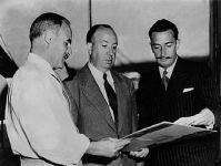 Selznick, Hitchcock y Dal supervisan algunos diseos para la pelcula