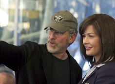 Spielberg da instrucciones a Zeta-Jones