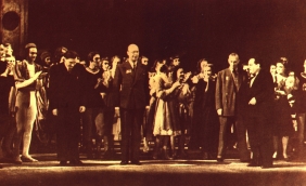 Prokofiev, en el centro, en la presentacin de Romeo y Julieta en Mosc, en 1946