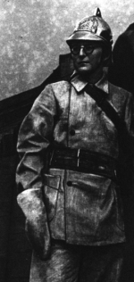 Dimitri Shostakovich con su uniforme de bombero. Esta foto fue reproducida por la revista Time el 20 de julio de 1942 como smbolo de la resistencia del pueblo ruso al ejrcito hitleriano