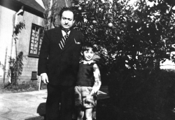 El compositor con su hijo pequeo, Georg, en California, a mediados de los aos 30